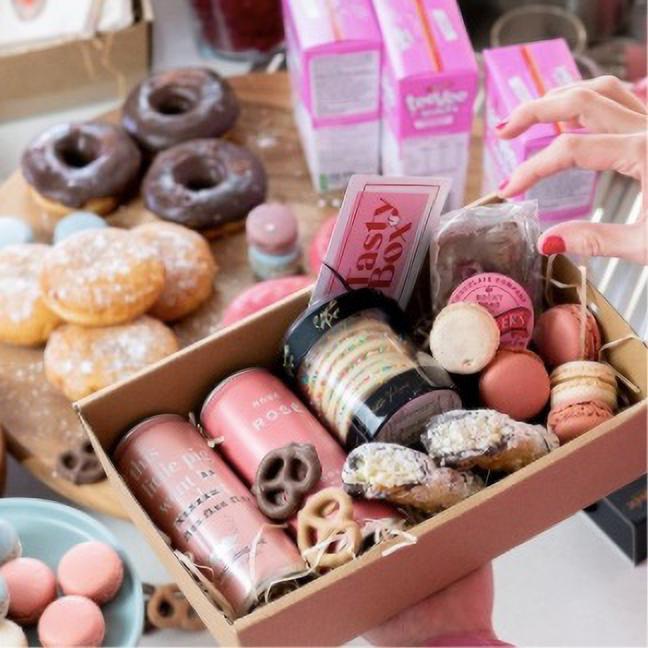 Show your appreciation with a beautifully curated dessert box!