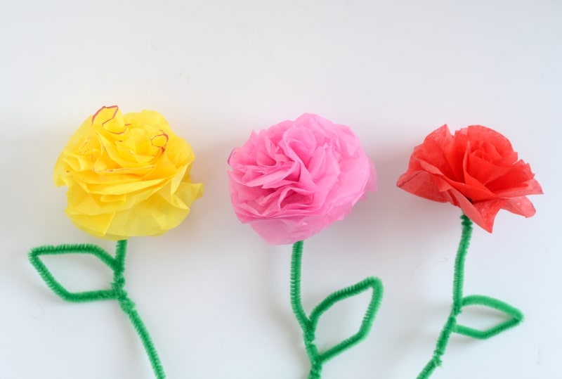 These tissue paper Easter corsage would make lovely presents for mum, granny, or anyone else who would enjoy such a sweet gift.